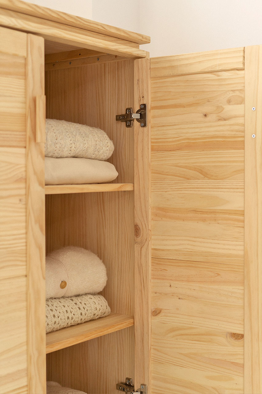 Imagen de ambiente 5 para:Armario bajo con 2 cajones de madera natural